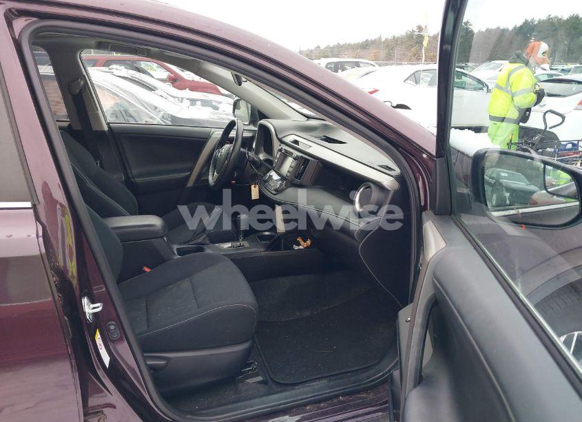 Photo 5 of 2018 Toyota Rav4 XLE (VIN 2T3RFREV5JW704884)