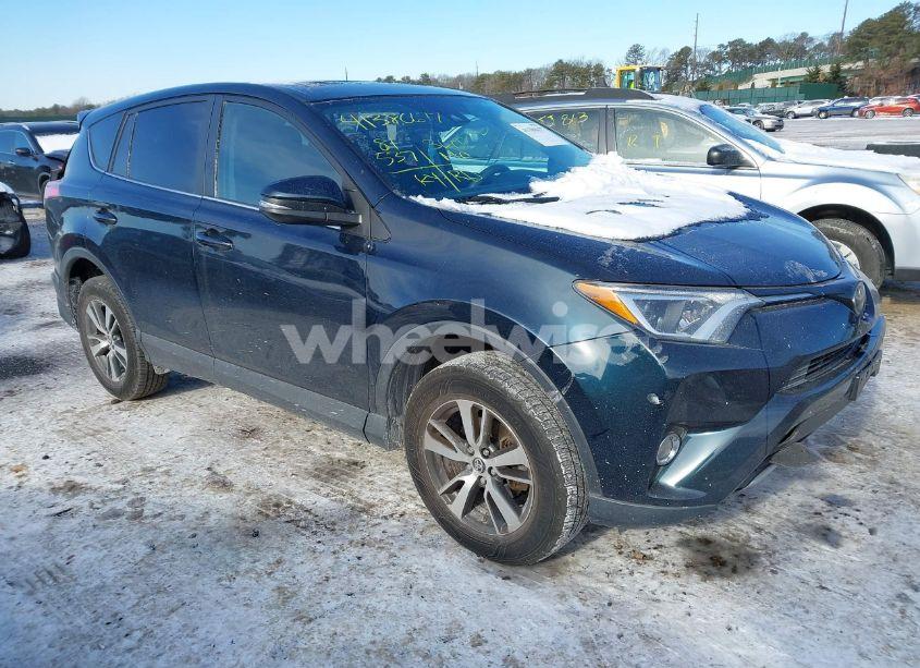 2018 Toyota Rav4 XLE (VIN 2T3RFREV5JW814110) main photo