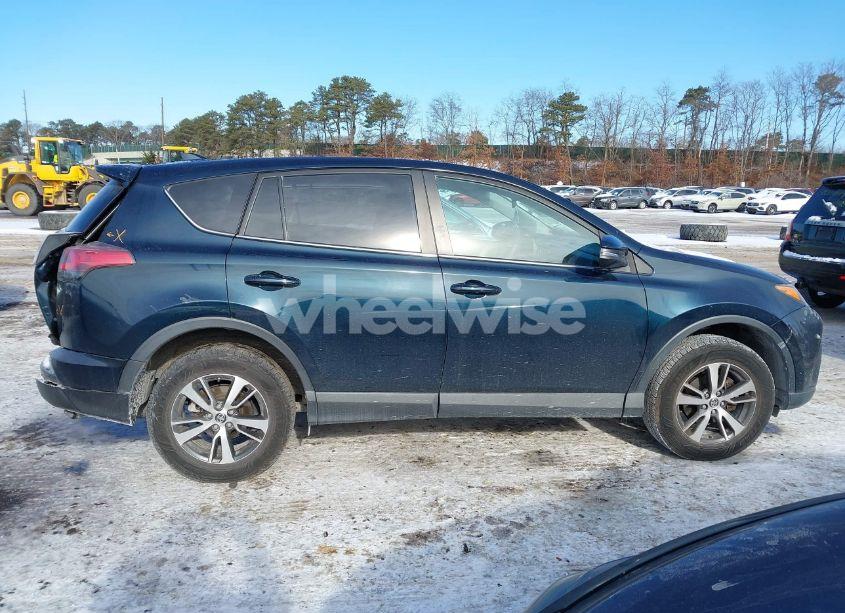 Photo 13 of 2018 Toyota Rav4 XLE (VIN 2T3RFREV5JW814110)
