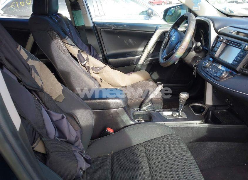 Photo 5 of 2018 Toyota Rav4 XLE (VIN 2T3RFREV5JW814110)