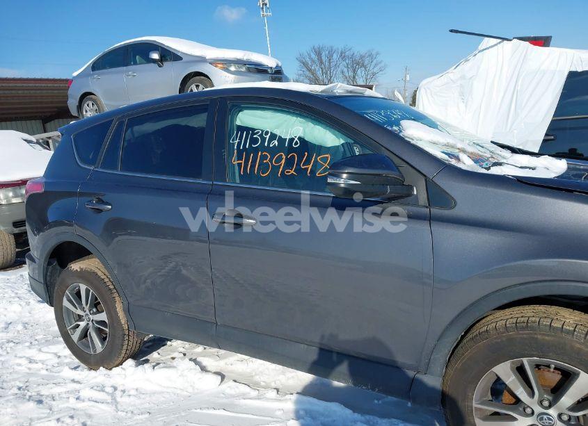 Photo 13 of 2018 Toyota Rav4 XLE (VIN 2T3RFREV5JW819436)