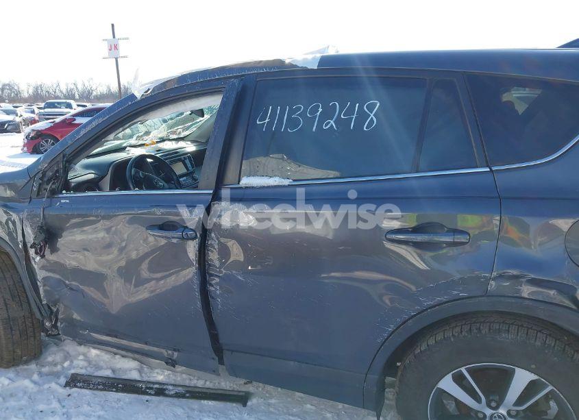 Photo 14 of 2018 Toyota Rav4 XLE (VIN 2T3RFREV5JW819436)