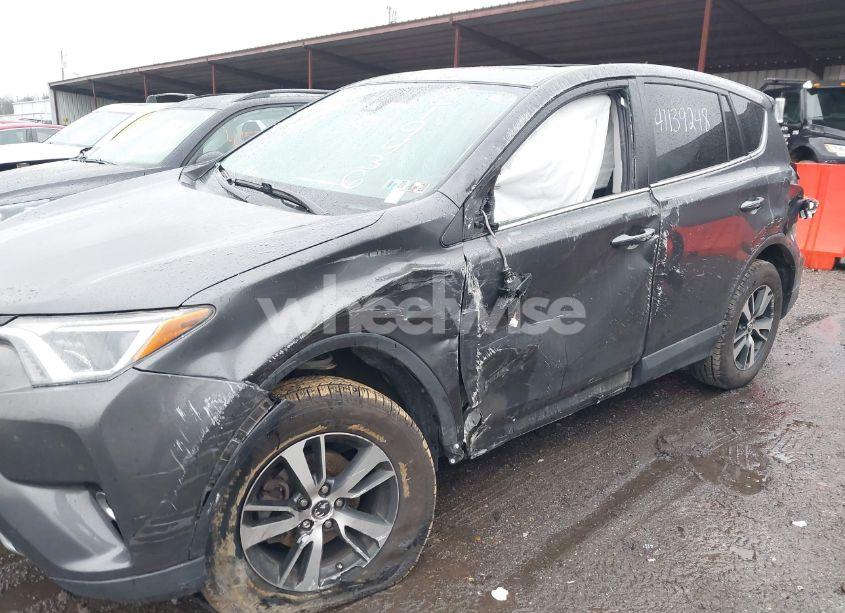 Photo 17 of 2018 Toyota Rav4 XLE (VIN 2T3RFREV5JW819436)