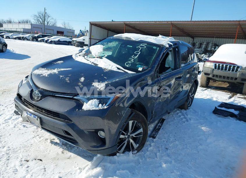 Photo 2 of 2018 Toyota Rav4 XLE (VIN 2T3RFREV5JW819436)