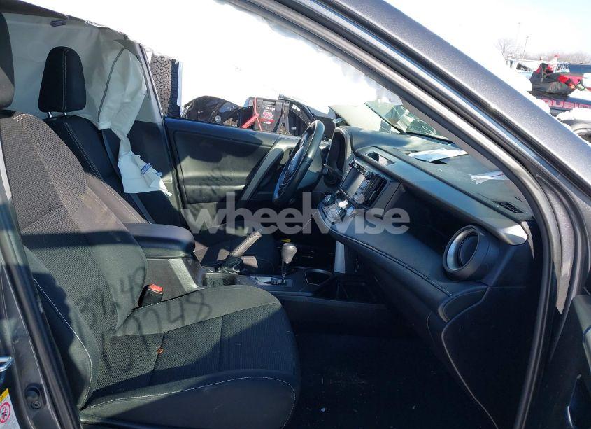 Photo 5 of 2018 Toyota Rav4 XLE (VIN 2T3RFREV5JW819436)