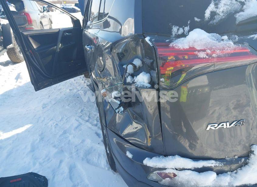 Photo 6 of 2018 Toyota Rav4 XLE (VIN 2T3RFREV5JW819436)