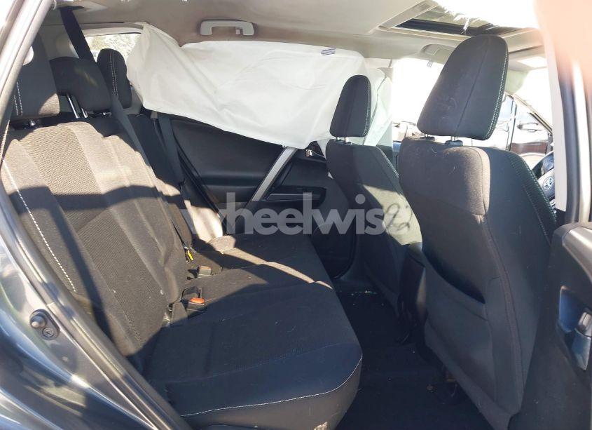 Photo 8 of 2018 Toyota Rav4 XLE (VIN 2T3RFREV5JW819436)