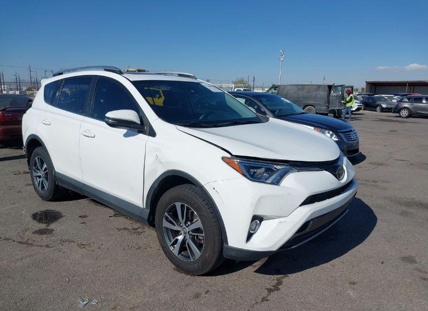 2018 Toyota Rav4 ADVENTURE/XLE (VIN 2T3RFREV5JW855403) main photo