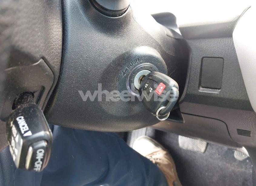 Photo 11 of 2013 Toyota Rav4 XLE (VIN 2T3RFREV6DW059618)