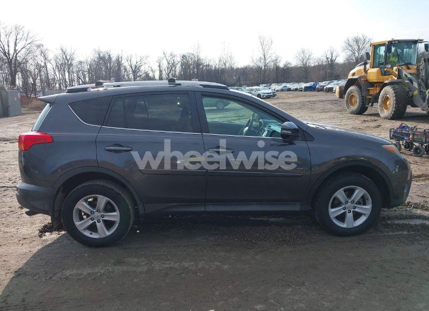 Photo 13 of 2013 Toyota Rav4 XLE (VIN 2T3RFREV6DW059618)