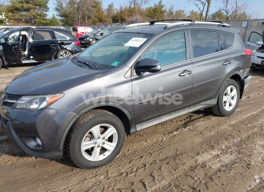 Photo 2 of 2013 Toyota Rav4 XLE (VIN 2T3RFREV6DW059618)