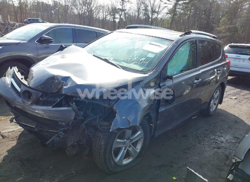 Photo 2 of 2014 Toyota Rav4 XLE (VIN 2T3RFREV6EW156366)
