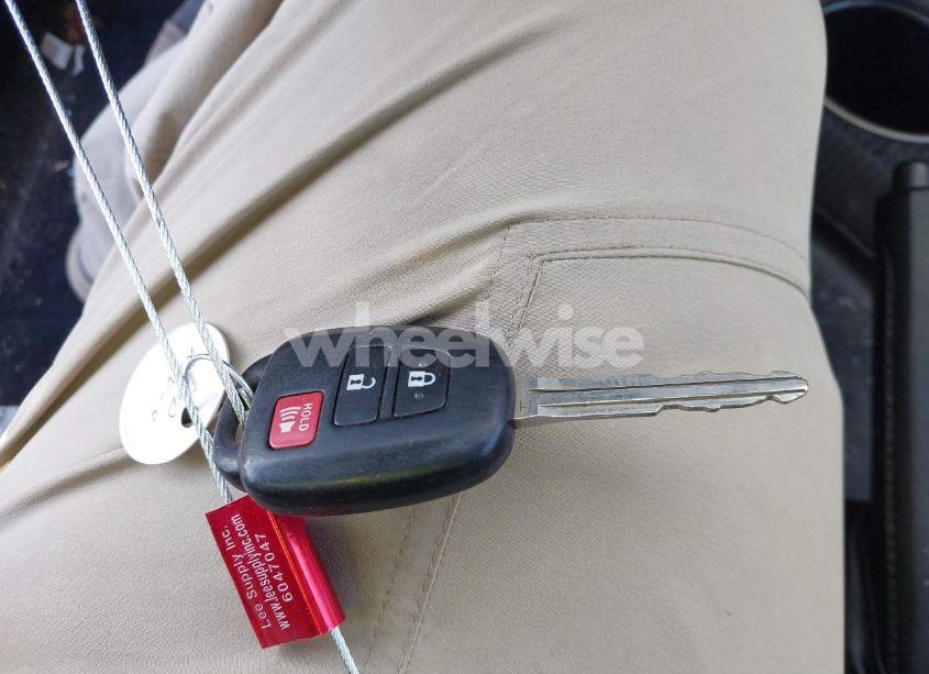 Photo 11 of 2015 Toyota Rav4 XLE (VIN 2T3RFREV6FW272040)