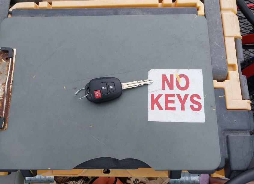 Photo 11 of 2017 Toyota Rav4 XLE (VIN 2T3RFREV6HW610233)