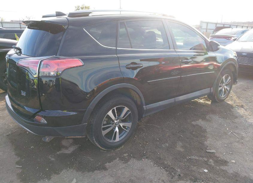 Photo 4 of 2017 Toyota Rav4 XLE (VIN 2T3RFREV6HW614539)