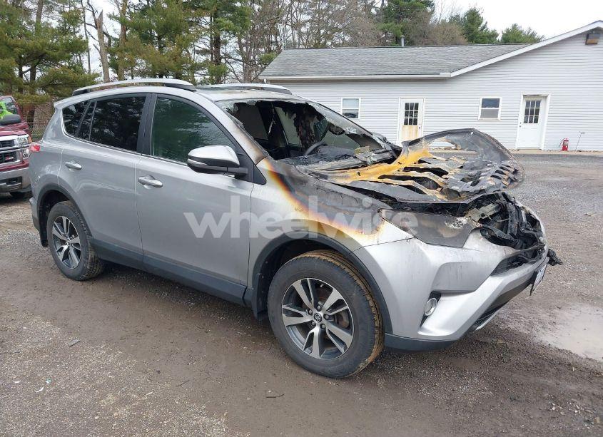 2017 Toyota Rav4 XLE (VIN 2T3RFREV6HW655818) main photo