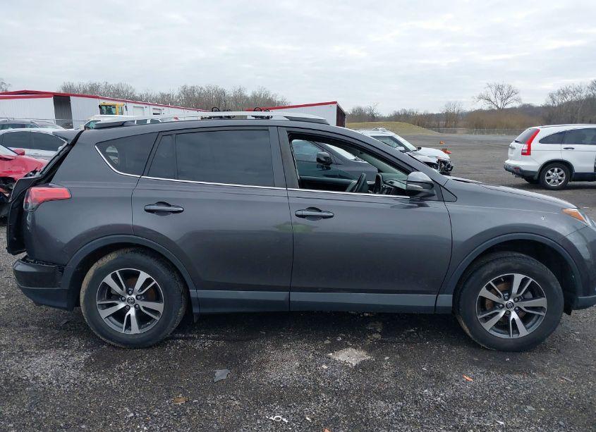 Photo 13 of 2018 Toyota Rav4 XLE (VIN 2T3RFREV6JW839677)