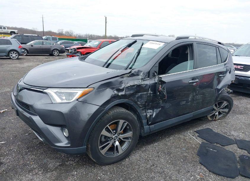 Photo 2 of 2018 Toyota Rav4 XLE (VIN 2T3RFREV6JW839677)