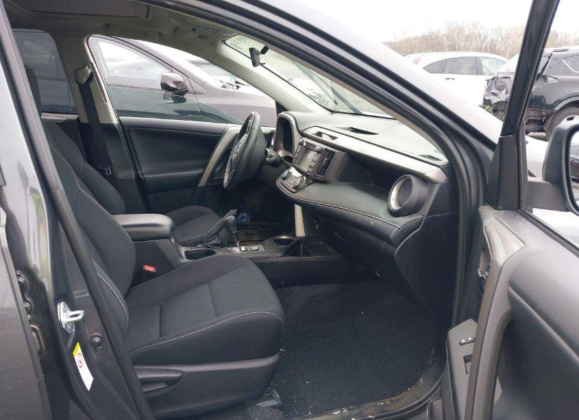 Photo 5 of 2018 Toyota Rav4 XLE (VIN 2T3RFREV6JW839677)