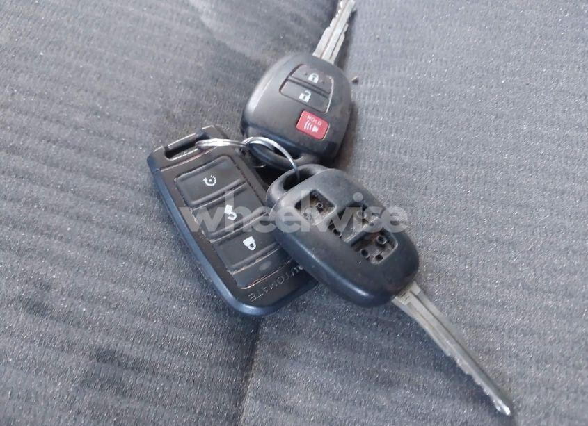 Photo 11 of 2015 Toyota Rav4 XLE (VIN 2T3RFREV7FW259989)