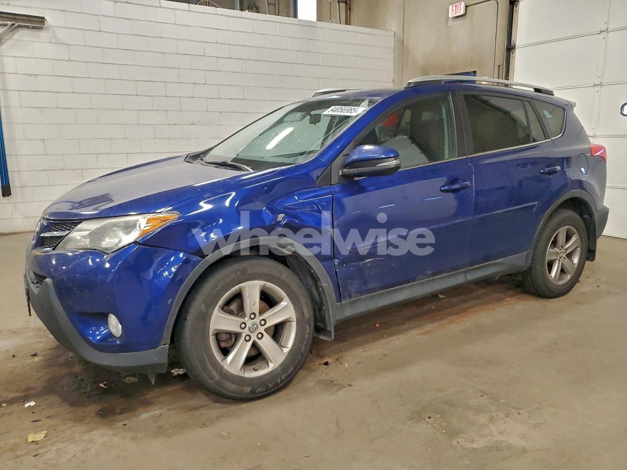 2015 TOYOTA RAV4 XLE (VIN 2T3RFREV7FW380103) main photo