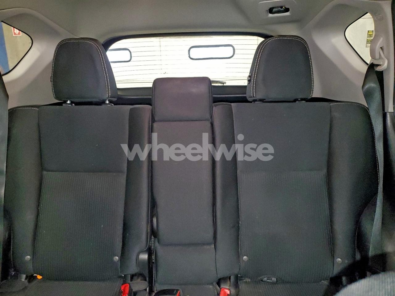 Photo 10 of 2015 TOYOTA RAV4 XLE (VIN 2T3RFREV7FW380103)