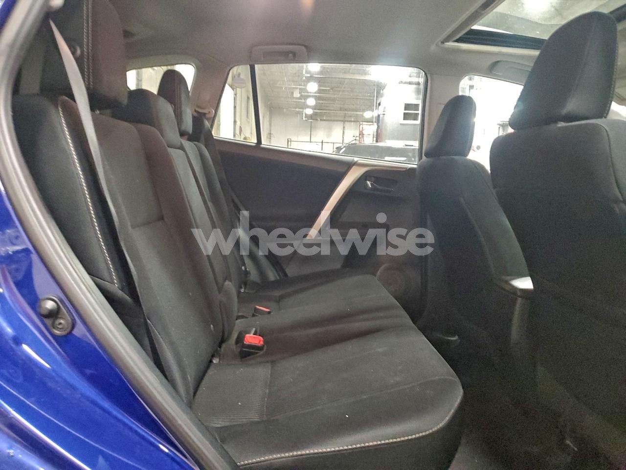 Photo 11 of 2015 TOYOTA RAV4 XLE (VIN 2T3RFREV7FW380103)