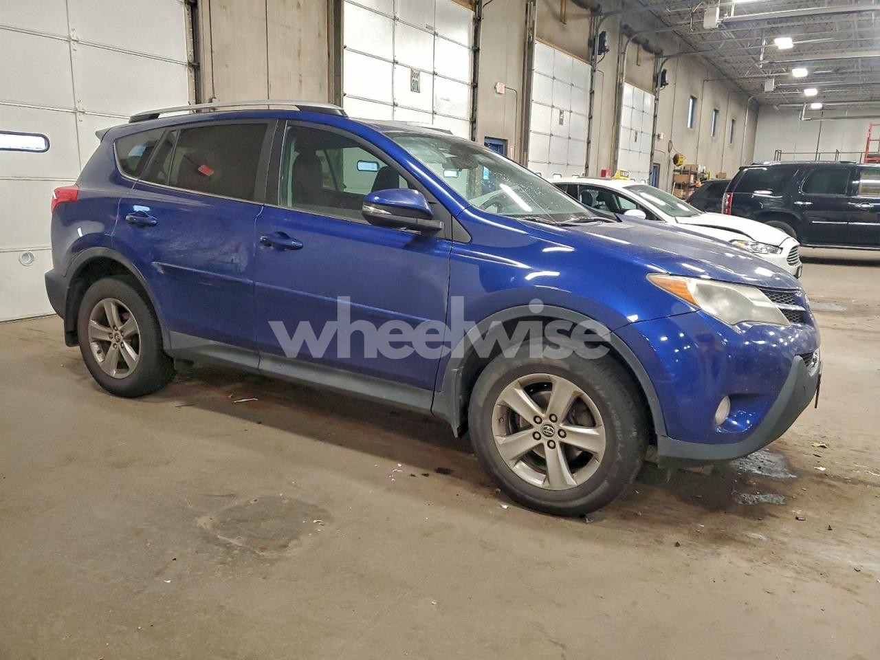 Photo 4 of 2015 TOYOTA RAV4 XLE (VIN 2T3RFREV7FW380103)