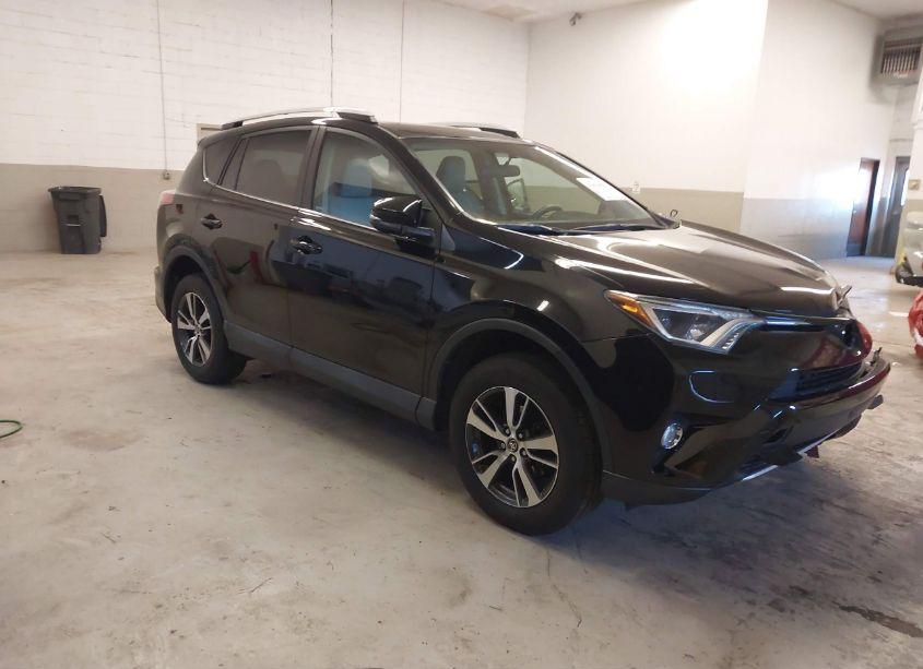 2016 Toyota Rav4 XLE (VIN 2T3RFREV7GW447185) main photo