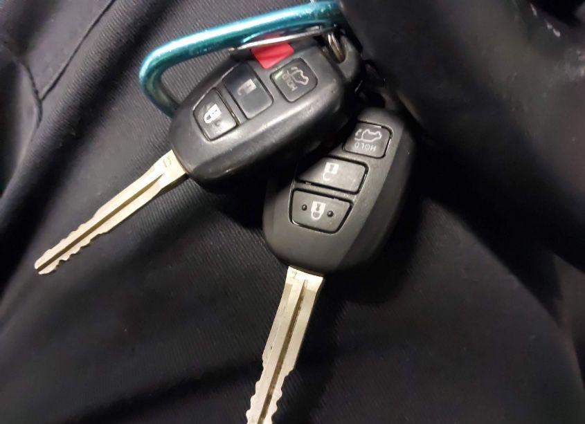 Photo 11 of 2016 Toyota Rav4 XLE (VIN 2T3RFREV7GW447185)