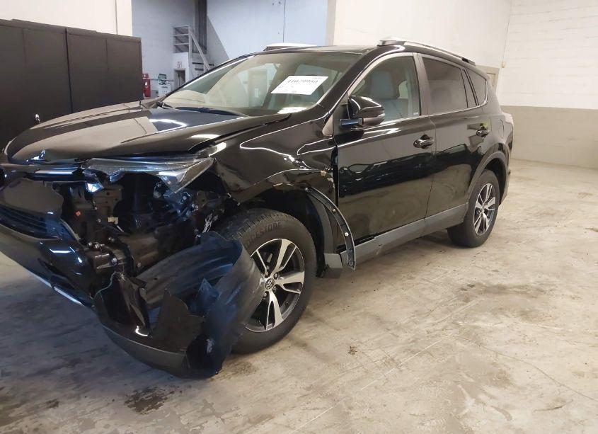 Photo 2 of 2016 Toyota Rav4 XLE (VIN 2T3RFREV7GW447185)