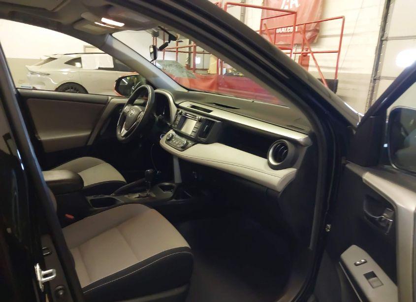 Photo 5 of 2016 Toyota Rav4 XLE (VIN 2T3RFREV7GW447185)