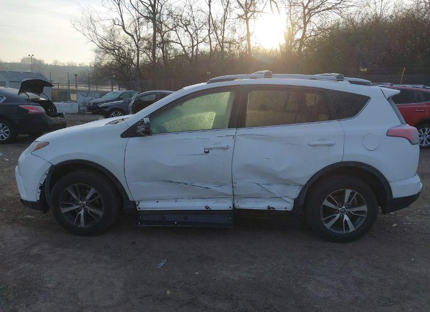 Photo 14 of 2016 Toyota Rav4 XLE (VIN 2T3RFREV7GW450958)