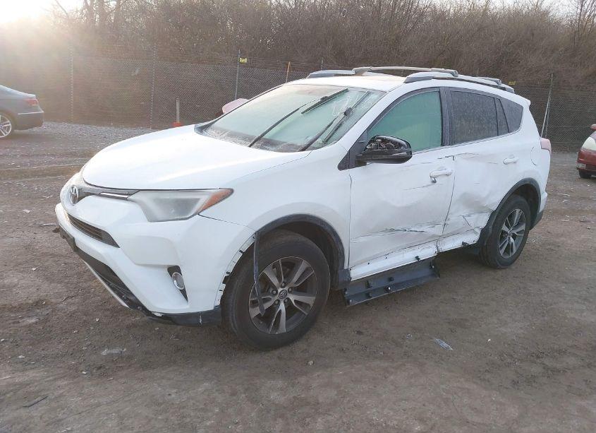 Photo 2 of 2016 Toyota Rav4 XLE (VIN 2T3RFREV7GW450958)