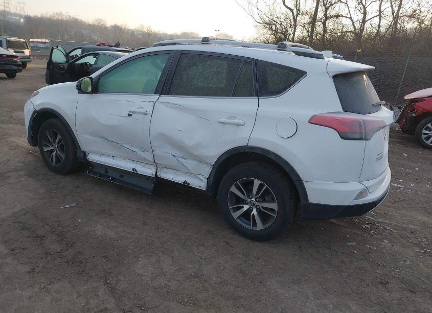 Photo 3 of 2016 Toyota Rav4 XLE (VIN 2T3RFREV7GW450958)