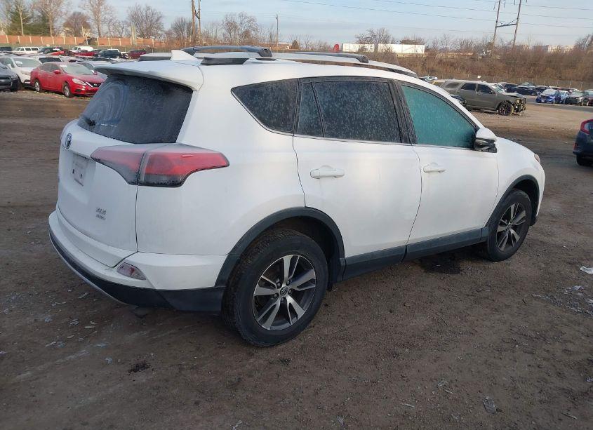 Photo 4 of 2016 Toyota Rav4 XLE (VIN 2T3RFREV7GW450958)