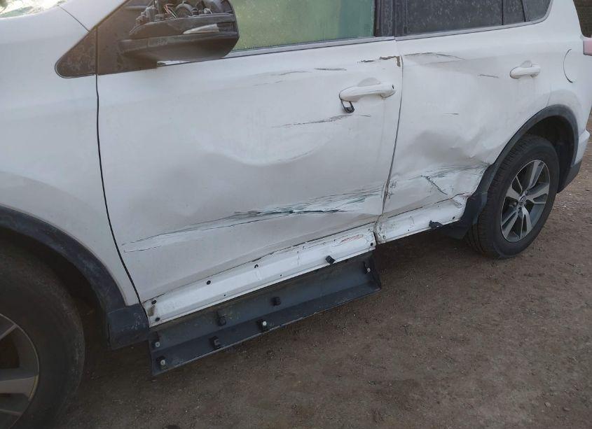 Photo 6 of 2016 Toyota Rav4 XLE (VIN 2T3RFREV7GW450958)