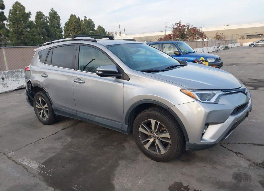 2016 Toyota Rav4 XLE (VIN 2T3RFREV7GW476878) main photo