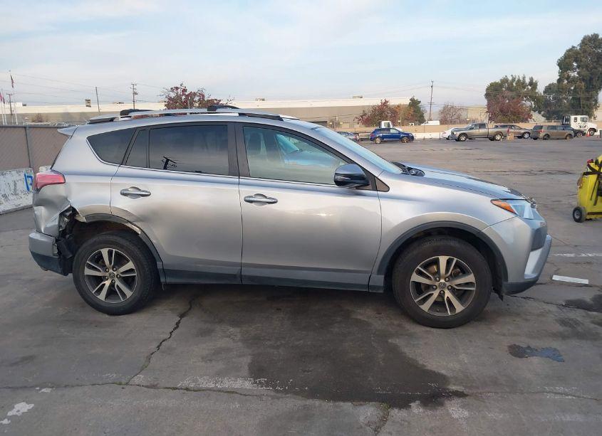 Photo 13 of 2016 Toyota Rav4 XLE (VIN 2T3RFREV7GW476878)