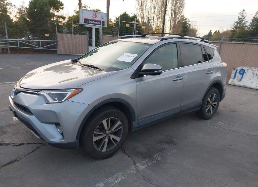 Photo 2 of 2016 Toyota Rav4 XLE (VIN 2T3RFREV7GW476878)