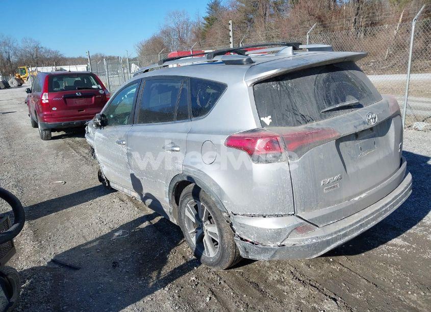 Photo 3 of 2017 Toyota Rav4 XLE (VIN 2T3RFREV7HW553671)