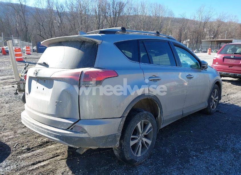 Photo 4 of 2017 Toyota Rav4 XLE (VIN 2T3RFREV7HW553671)