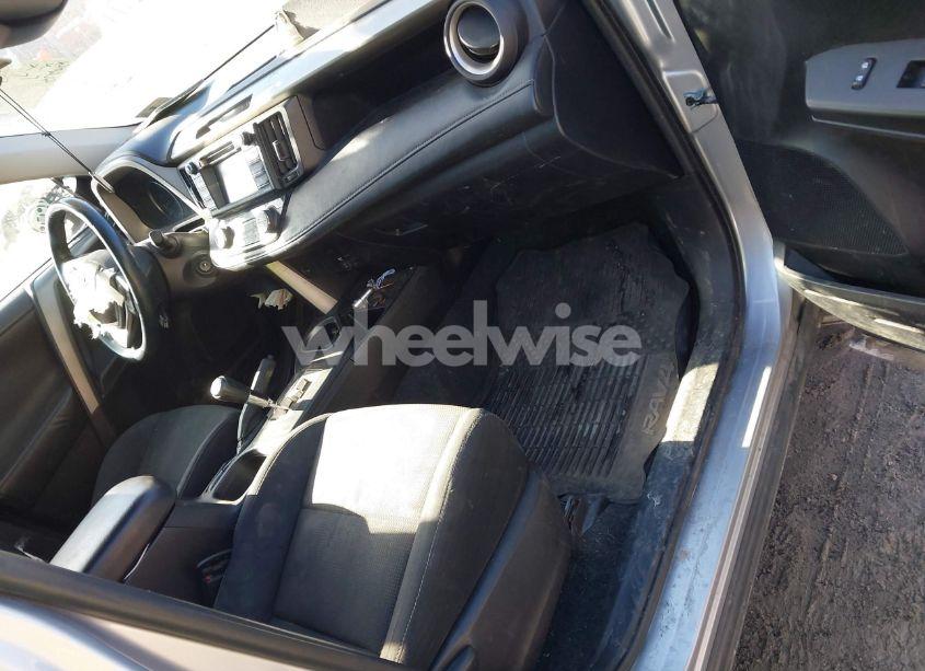 Photo 5 of 2017 Toyota Rav4 XLE (VIN 2T3RFREV7HW553671)