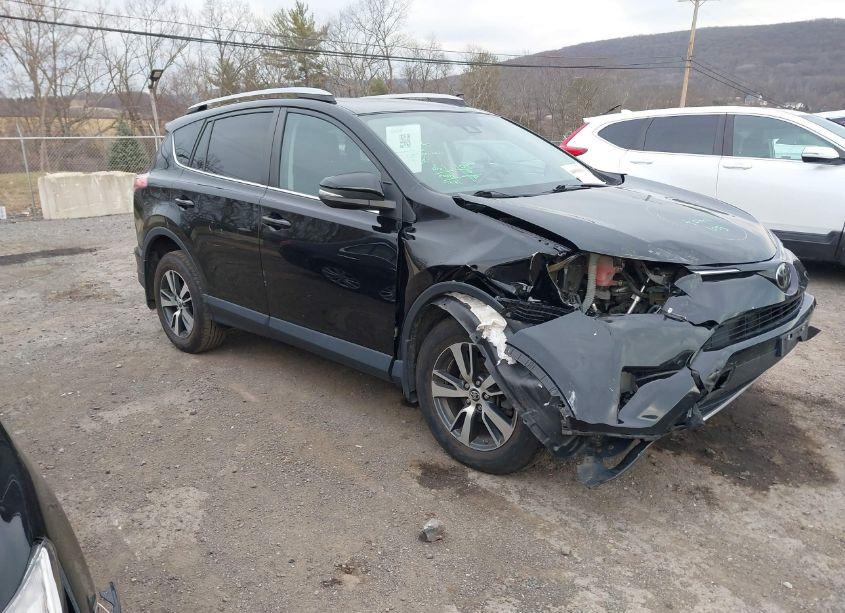 2017 Toyota Rav4 XLE (VIN 2T3RFREV7HW569742) main photo