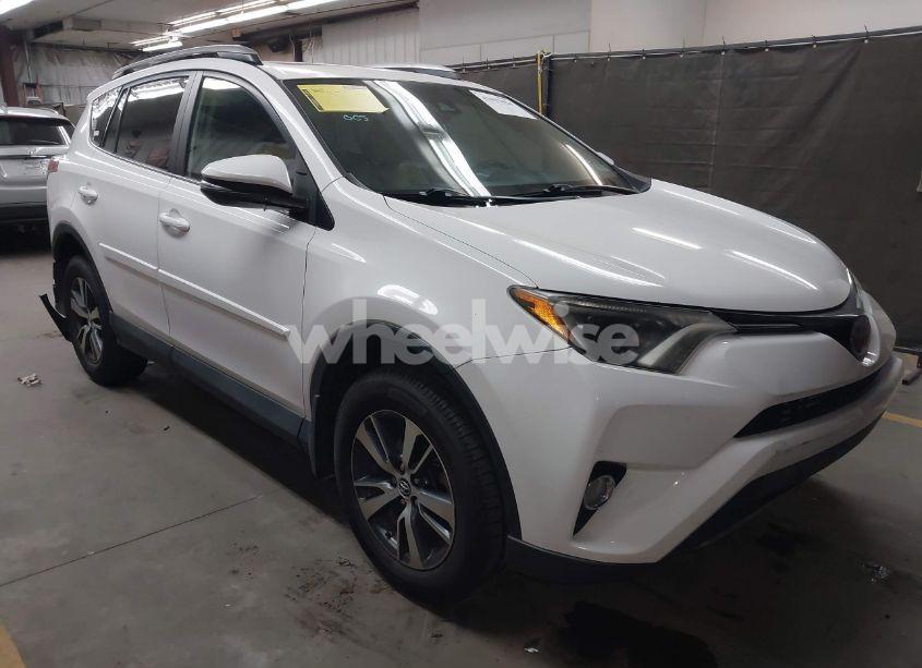 2017 Toyota Rav4 XLE (VIN 2T3RFREV7HW646853) main photo