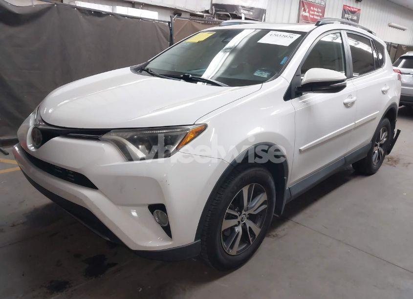 Photo 2 of 2017 Toyota Rav4 XLE (VIN 2T3RFREV7HW646853)