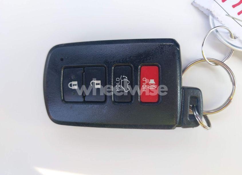 Photo 11 of 2018 Toyota Rav4 XLE (VIN 2T3RFREV7JW707933)