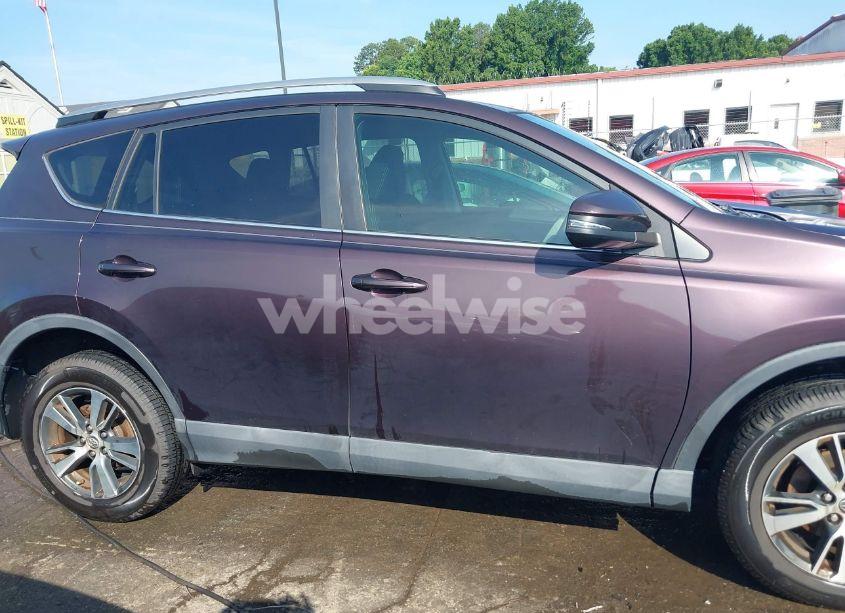 Photo 13 of 2018 Toyota Rav4 XLE (VIN 2T3RFREV7JW707933)