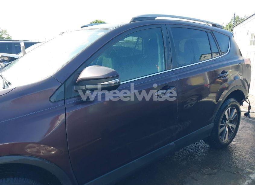 Photo 14 of 2018 Toyota Rav4 XLE (VIN 2T3RFREV7JW707933)