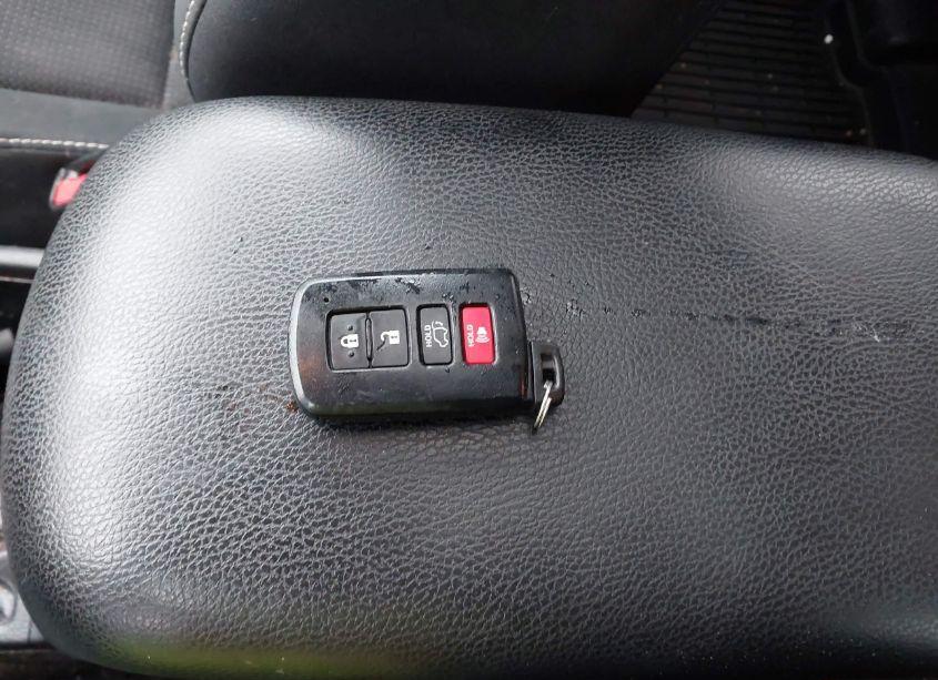 Photo 11 of 2018 Toyota Rav4 ADVENTURE/XLE (VIN 2T3RFREV7JW711853)